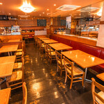 ギオットーネ - 明るく開放的な店内♪
様々なシーンで◎