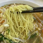 香港飯店 - ピリ辛野菜ソバ 中細縮れ麺