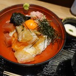 Yorozu ya - よろずの海鮮丼