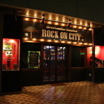 ROCK ON CITY - 両サイドにショーケースを配置したレストランバー＆デザイナーズショップの新スタイルバーです★