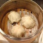 菜香新館 - 肉汁あふれるショウロンポウ