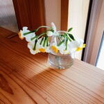 L'ESPRIT ZEN TO WINE - テーブルの花