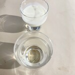 ビストロカフェ ももてなし家 - 牛乳か日本酒をサービスで振る舞って頂けます^ ^嬉しい