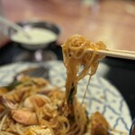 バーンソングタイ - 麺は、細く固まりあって食べ辛い！？