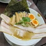 Chuukasoba Hanatomi - 特製淡麗醤油らーめん1050円