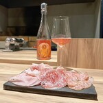 パルコ フィエラ - 自家製アフェターティ・ミスティ＠3,300円 （ハム5種盛り合わせ）