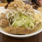 夢みてなんぼ - ニンニク、ヤサイ「マシマシ」、アブラ「普通」でもかなりの迫力