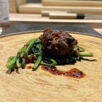 パルコ フィエラ - 炭焼き蝦夷鹿タルタルステーキ＆はるきちファームほうれん草（自家製発酵辣油）