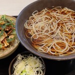 Yudetarou - 小柱と春菊かき揚げセット麺大盛