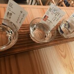 Shukou Biyori Ateniyoru - 昼飲みセット(2,000円の)選り取り日本酒 このラベル付けてくれるのが良いよね