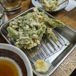 大衆酒場 馬越 - 春菊天ぷら