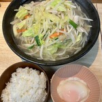 タンメンしゃきしゃき - タンメン野菜増し温玉ライス無料サービス