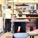 手羽先むすめ - こぢんまりとしたバル風の雰囲気