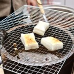 手羽先むすめ - 三が日は外で餅を焼いてました
