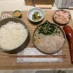 Kyou To Obuya - 鯛と胡麻だれ