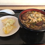 うどん さくらや - 料理写真:肉汁キノコうどん サツマイモの天ぷら付き