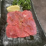 Kuroge wagyuue yone goyakiniku ariran - 