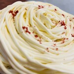 こひる庵 - 少し酸味の残るチーズクリームとイチゴの酸っぱさが爽やかで美味♡