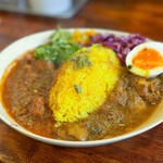 Spice curry monday - チキンカレー ＆ チキンビンダルー あいがけ☆