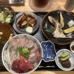 海鮮食堂 うを亀 - 今日の昼定食は、インスタフォロワーには鎌付き！！