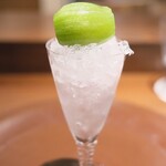 アカ - 香川産の甘いキウイ。