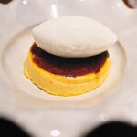 アカ - ヤギのミルクアイスにスペイン風プリン。