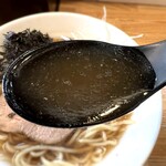 麺や 一想 - スープは鶏ガラ豚骨の動物系のコク深い旨味に、まろやかな醤油ダレの甘み、魚介出汁、岩海苔の風味がアクセントで美味しい‼️