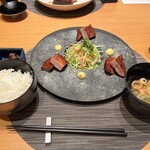 Kissuisen - メイン
                        猪カツ　大根と水菜のサラダ　柚子胡椒マヨネーズ
                        御飯、味噌汁、香の物付