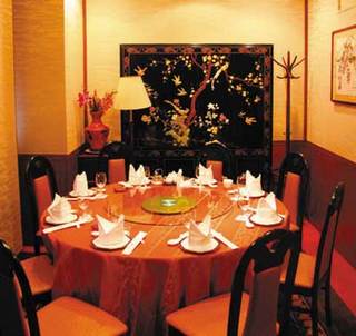 Tsukubarougairou - 個室のテーブル席あります。円卓で楽しくお食事をどうぞ。