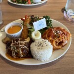 ビストロ＆カフェ 六朝館 - 