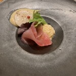 Olioteca KURIYA MURATA - マグロ赤身と山芋のマリネ 山葵風味・帆立貝柱のコンフィ 焼き茄子のソース添え