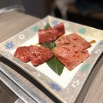 渋谷焼肉 かみ山 - 日替わりの赤身