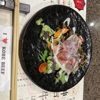 はかたの桜華 本店 - 甲殻が食べらへないのでエビ？が生ハムへと　　　　　　ドレッシングも通常とは違うものにしてもらえたみたい