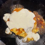 Okonomiyaki Hompo - 黄金てりたま。とろーりチーズソース。