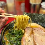 豚骨醤油ラーメン 王道家 - 