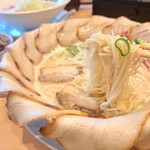 泡系しおとんこつラーメン べらしお 総本店 - 