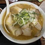 こく一番 ラーメン みどりや - モヤシなどの炒めた野菜はありませんが、お味は昔懐かしいサッポロ味噌ラーメンです。美味しくてスープを完飲しました。やはりサッポロ味噌ラーメンは美味しい。