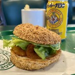 ラッキーピエロ - エビチリバーガー¥539。