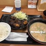 かつや - 味噌チキンカツ定食、豚汁（大）