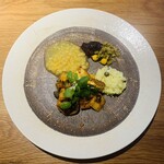 Kare No Akimbo - ⑥ 野菜カレー
      　 レンズ豆の煮込、アチャール4種（金時草、水前寺菜、蕪葉、唐辛子）、ムカゴ入りサフランライス