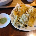 天ぷら盛り合わせ（４６０円）