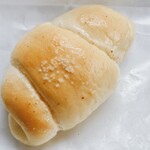 Bread beat - 塩パン 130円+税（税込140円） R5.10時点