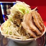 ラーメン タロー 五反田の陣 - 小ラーメン豚入り1,100円（野菜マシマシ、あげ辛、削り節）