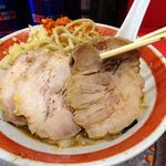 ラーメン タロー 五反田の陣 - 小ラーメン豚入り1,100円（野菜マシマシ、あげ辛、削り節）