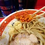 ラーメン タロー 五反田の陣 - 小ラーメン豚入り1,100円（野菜マシマシ、あげ辛、削り節）