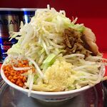 ラーメン タロー 五反田の陣 - 小ラーメン豚入り1,100円（野菜マシマシ、あげ辛、削り節）