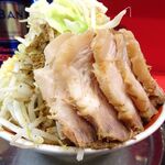 ラーメン タロー 五反田の陣 - 小ラーメン豚入り1,100円（野菜マシマシ、あげ辛、削り節）