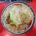 ラーメン タロー 五反田の陣 - 小ラーメン豚入り1,100円（野菜マシマシ、あげ辛、削り節）