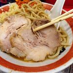 ラーメン タロー 五反田の陣 - 小ラーメン豚入り1,100円（野菜マシマシ、あげ辛、削り節）