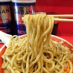 ラーメン タロー 五反田の陣 - 小ラーメン豚入り1,100円（野菜マシマシ、あげ辛、削り節）